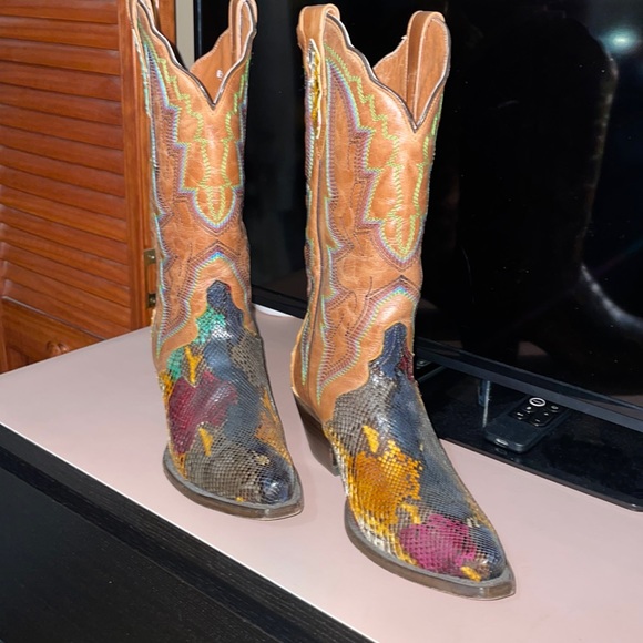 Shoes - Womens western boots